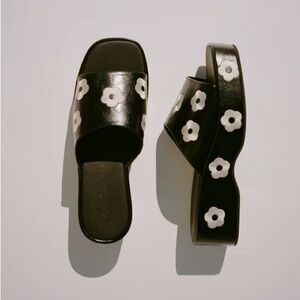 Lisa Says Gah Dakota Flatform - Black/White Daisy - BLACK/WHITE DAISY / 9